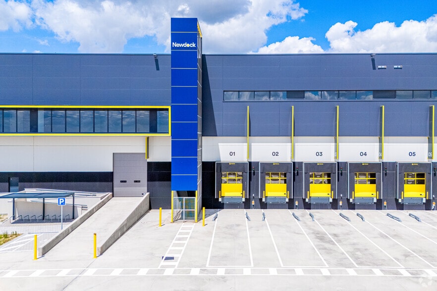 Calle de Isaac Peral, 15, Arroyomolinos, Madrid en alquiler - Foto del edificio - Imagen 2 de 8