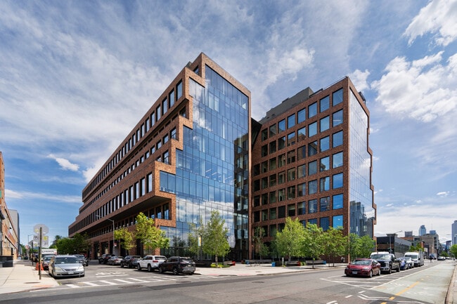 Más detalles de 25 Kent Ave, Brooklyn, NY - Oficina en alquiler