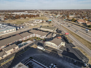 8201 E Skelly Dr, Tulsa, OK - VISTA AÉREA  vista de mapa - Image1