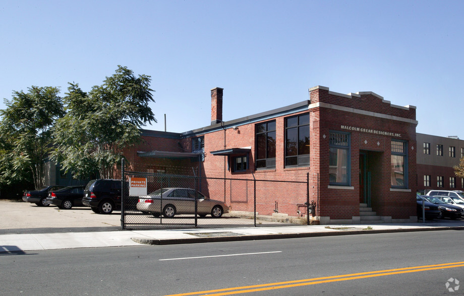 393 Eddy St, Providence, RI en alquiler - Foto del edificio - Imagen 1 de 3