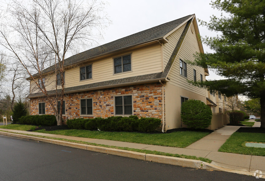 385 Oxford Valley Rd, Yardley, PA en alquiler - Foto del edificio - Imagen 3 de 11