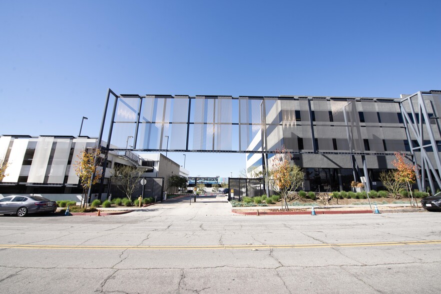 1011 Grandview Ave, Glendale, CA en alquiler - Foto del edificio - Imagen 1 de 13