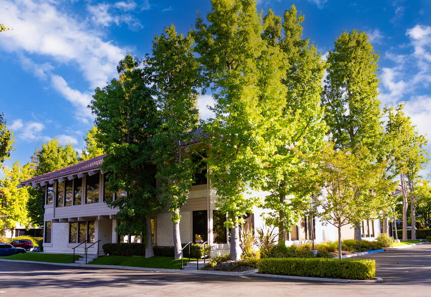 128 Auburn Ct, Westlake Village, CA en alquiler - Foto del edificio - Imagen 2 de 20