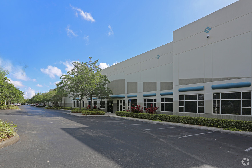 2855 W Corporate Lakes Blvd, Weston, FL en alquiler - Foto del edificio - Imagen 3 de 6