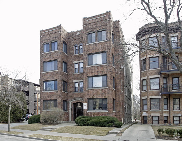 2564-2566 N Lake Dr, Milwaukee, WI en venta - Foto principal - Imagen 1 de 2