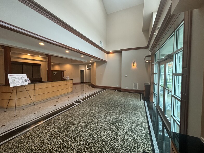 1700 Lyons Rd, Washington Township, OH en alquiler - Foto del interior - Imagen 2 de 11