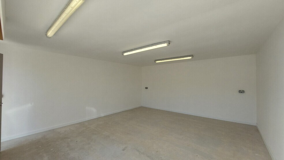 6 Brent Av, Montrose en alquiler - Foto del edificio - Imagen 2 de 5