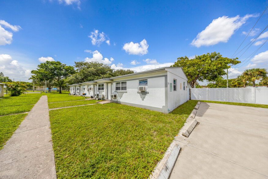 711 SW 10th St, Dania Beach, FL en venta - Foto del edificio - Imagen 1 de 12