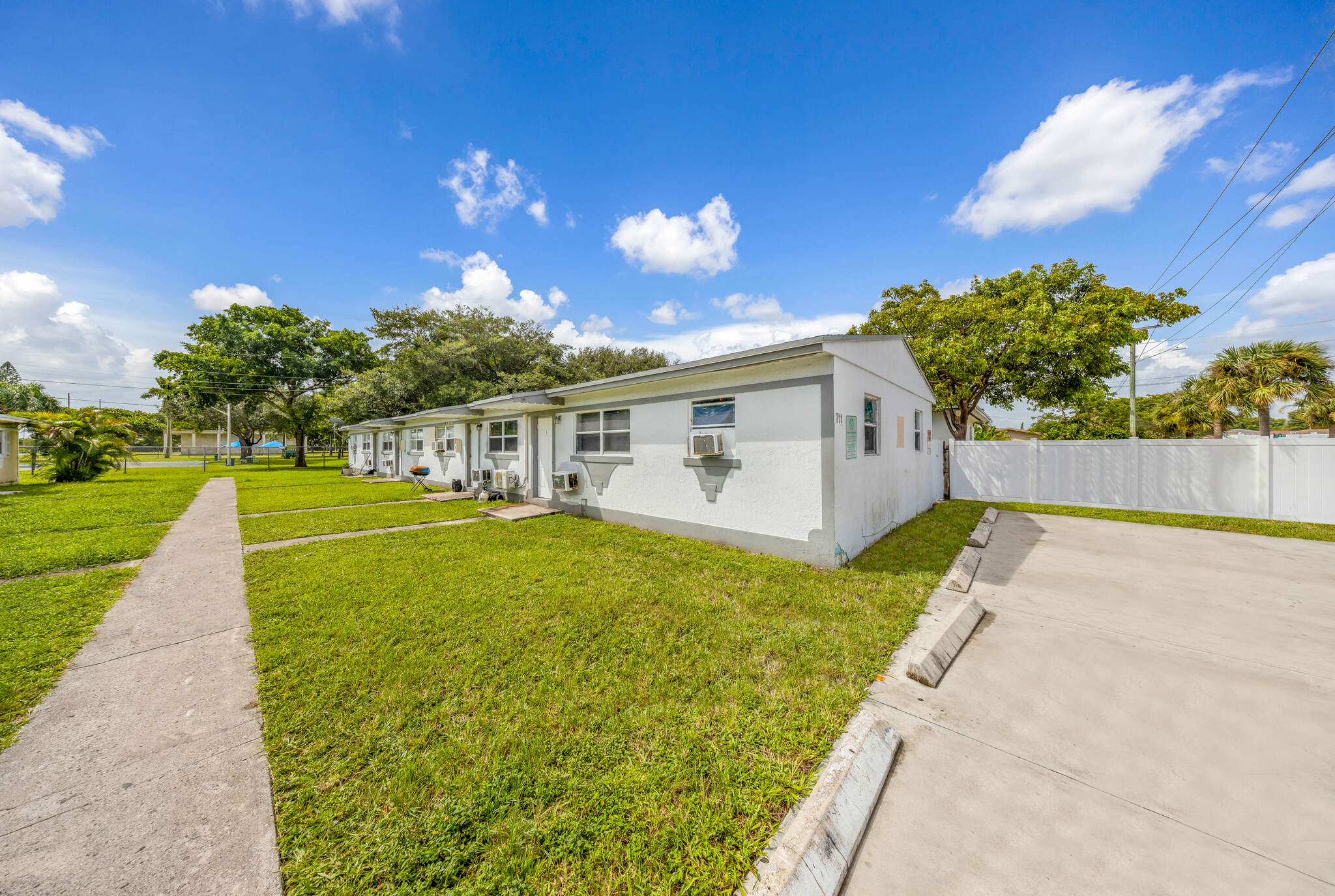 711 SW 10th St, Dania Beach, FL en venta Foto del edificio- Imagen 1 de 13