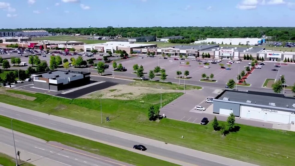 5100 E 26th St, Sioux Falls, SD en venta - Vídeo de anuncio comercial - Imagen 2 de 3