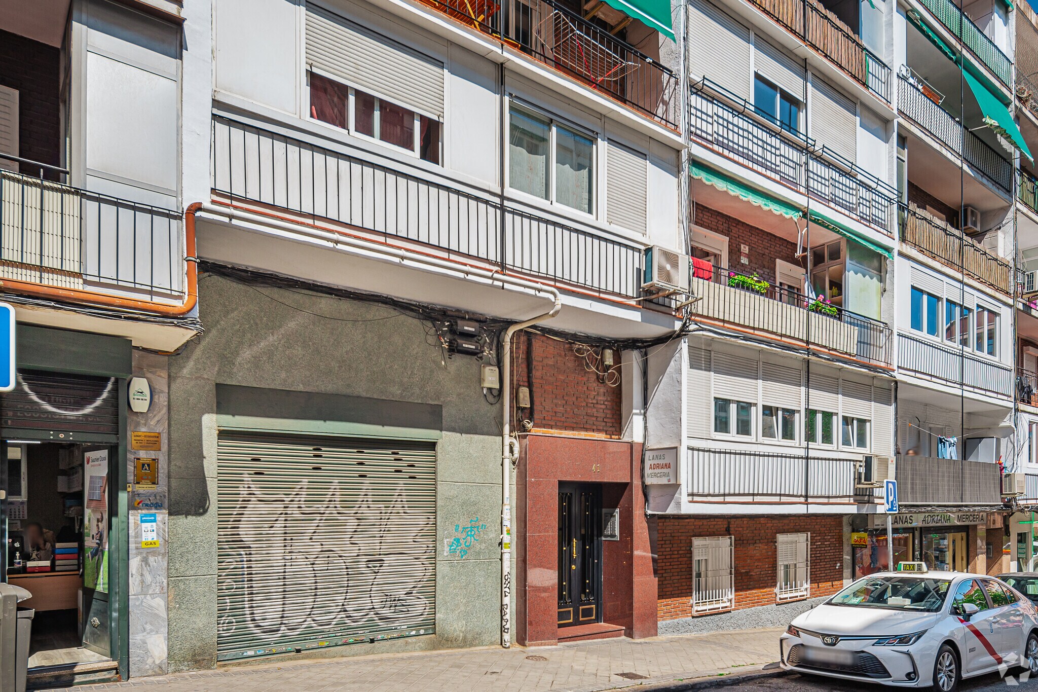 Calle de Artajona, 41, Madrid, Madrid en venta Foto del edificio- Imagen 1 de 1