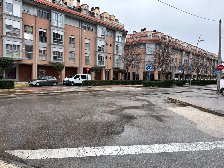 Avenida Principes de Asturias, 20, Alovera, Guadalajara en venta - Foto del edificio - Imagen 2 de 4