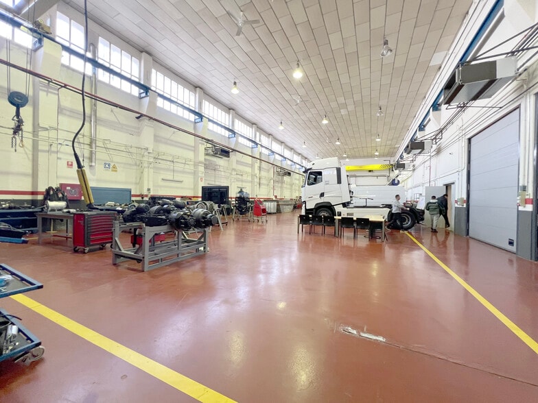 Nave en Leganés, Madrid en alquiler - Foto del edificio - Imagen 1 de 41