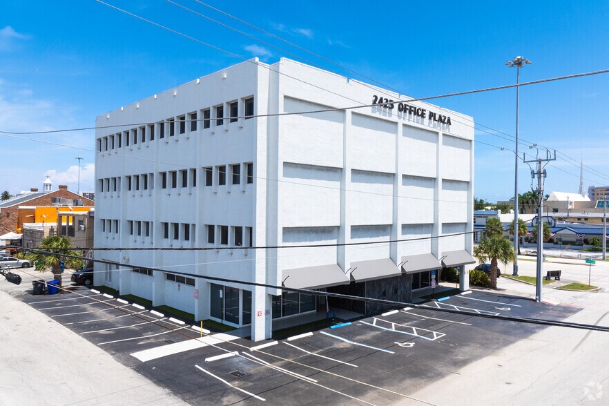 2425 E Commercial Blvd, Fort Lauderdale, FL en alquiler - Foto del edificio - Imagen 2 de 14