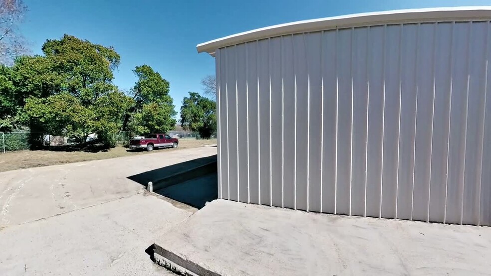 401 Industrial Park Ln, Willis, TX en venta - Vídeo de anuncio comercial - Imagen 3 de 26