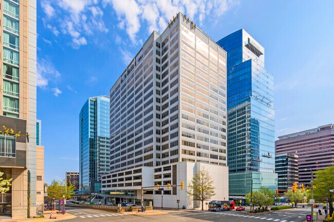 Más detalles de 1700 N Moore St, Arlington, VA - Oficina en alquiler