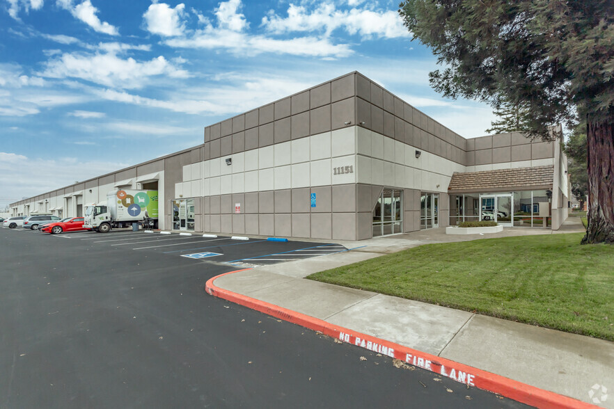 11151 Trade Center Dr, Rancho Cordova, CA en alquiler - Foto principal - Imagen 1 de 10