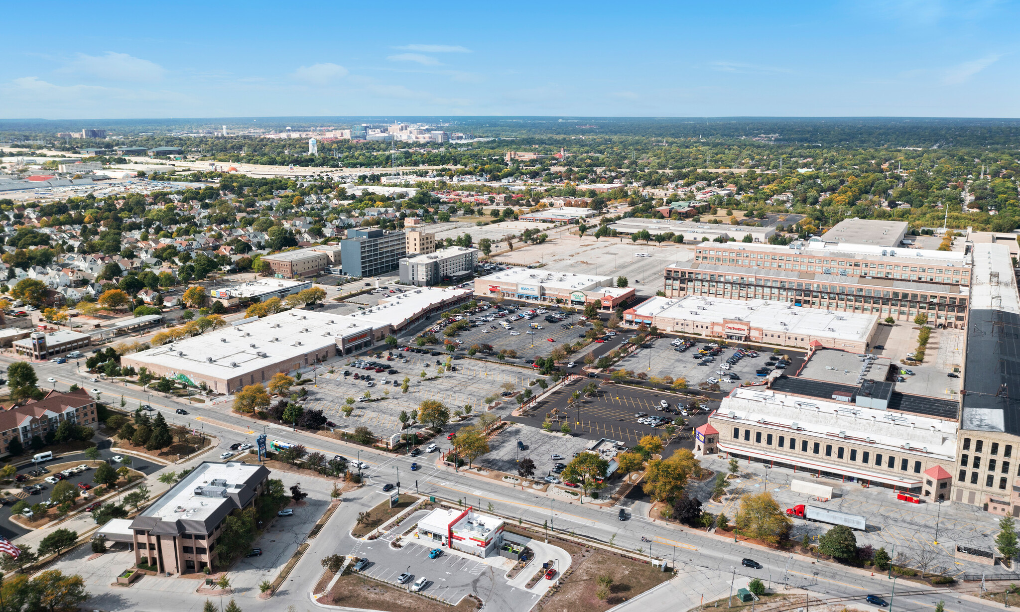 West Allis Towne Centre cartera de 5 inmuebles en venta en LoopNet.es Foto del edificio- Imagen 1 de 18