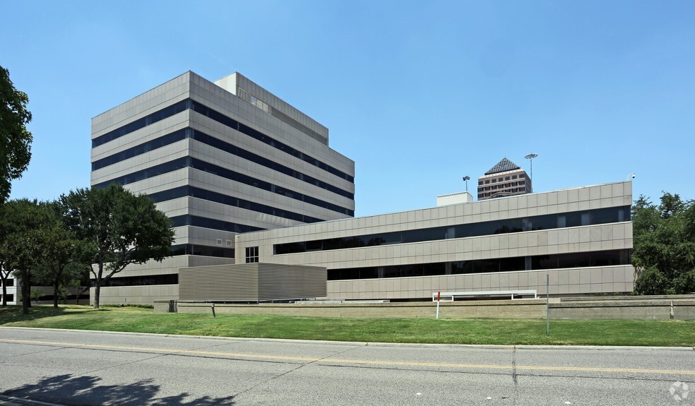 500 E John Carpenter Fwy, Irving, TX en alquiler - Foto del edificio - Imagen 2 de 29