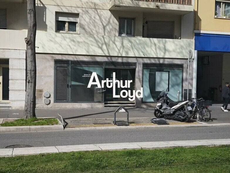 Local en Nice en venta - Foto del edificio - Imagen 2 de 10