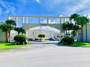 10411-10451 NW 28th, Doral, FL en alquiler Foto del edificio- Imagen 1 de 22