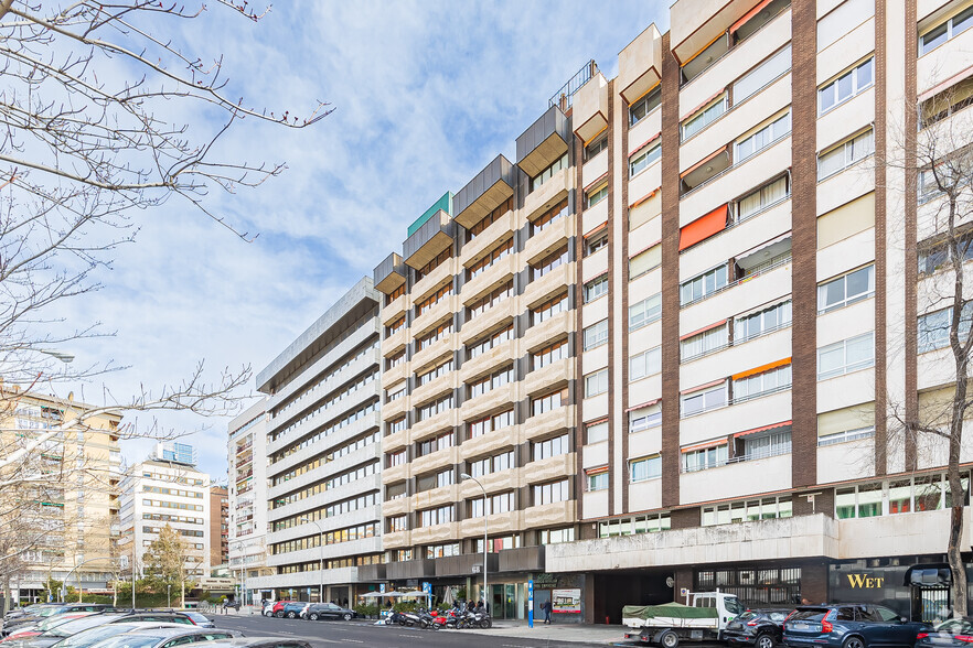 Calle de Orense, 68, Madrid, Madrid en alquiler - Foto del edificio - Imagen 1 de 2