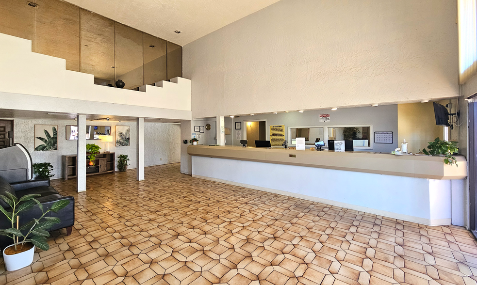 10402 N Black Canyon Hwy, Phoenix, AZ en venta - Foto del edificio - Imagen 2 de 6