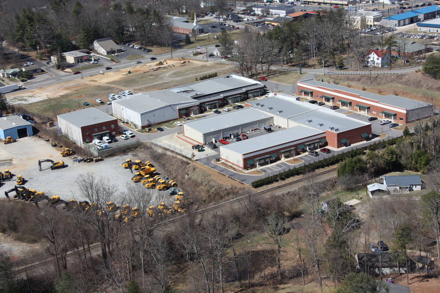 36-38 Rosscraggon Rd, Asheville, NC en alquiler - Foto del edificio - Imagen 3 de 3