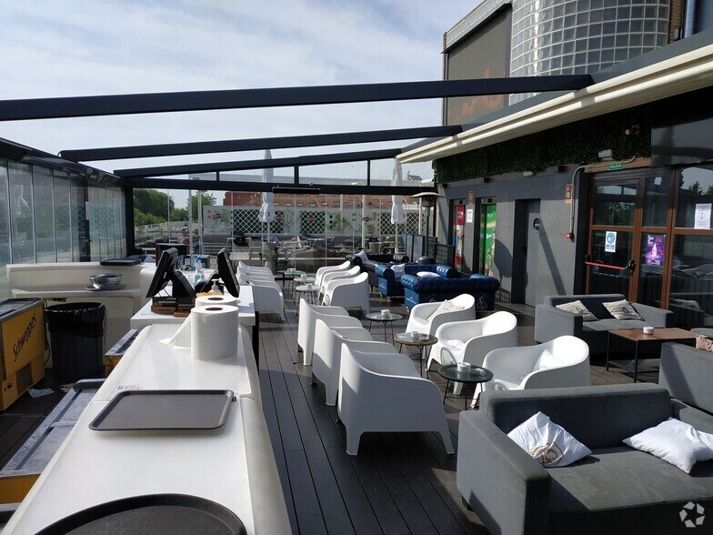 Local en San Sebastián de los Reyes, Madrid en alquiler - Foto del edificio - Imagen 3 de 9