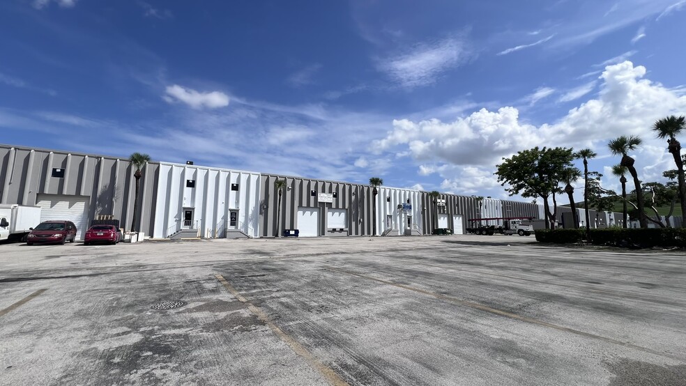 9300-9410 NW 100th St, Medley, FL en alquiler - Foto del edificio - Imagen 3 de 3