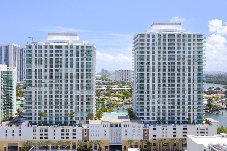 300-330 Sunny Isles Blvd, Sunny Isles Beach, FL en alquiler - Foto del edificio - Imagen 1 de 2