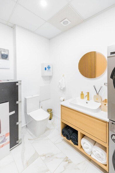 Local en Fuengirola, Málaga en alquiler - Foto del edificio - Imagen 2 de 22