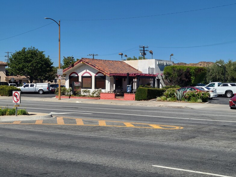 23029 Soledad Canyon Rd, Santa Clarita, CA en alquiler - Foto del edificio - Imagen 1 de 2