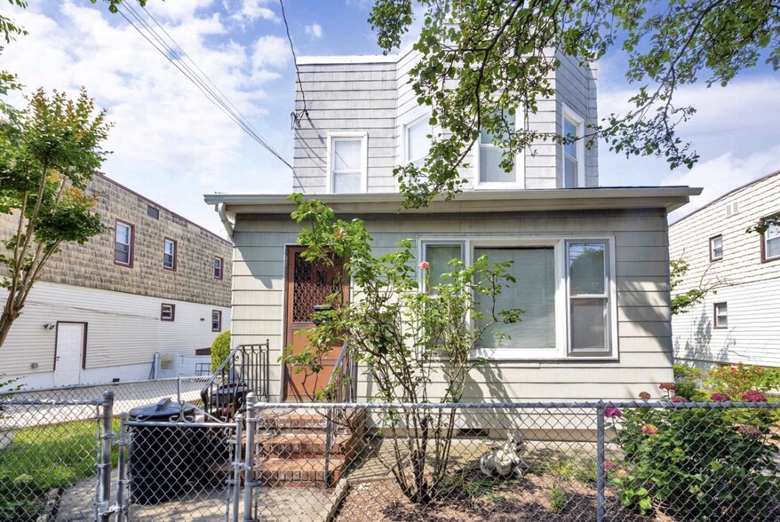 6707 52nd Ave, Maspeth, NY en venta - Foto principal - Imagen 1 de 3