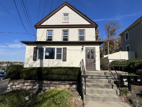 51 Elm St, Huntington, NY en alquiler Foto del edificio- Imagen 2 de 9