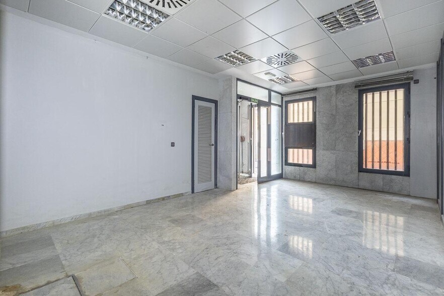 Local en Iznalloz, Granada en venta - Foto del interior - Imagen 2 de 21