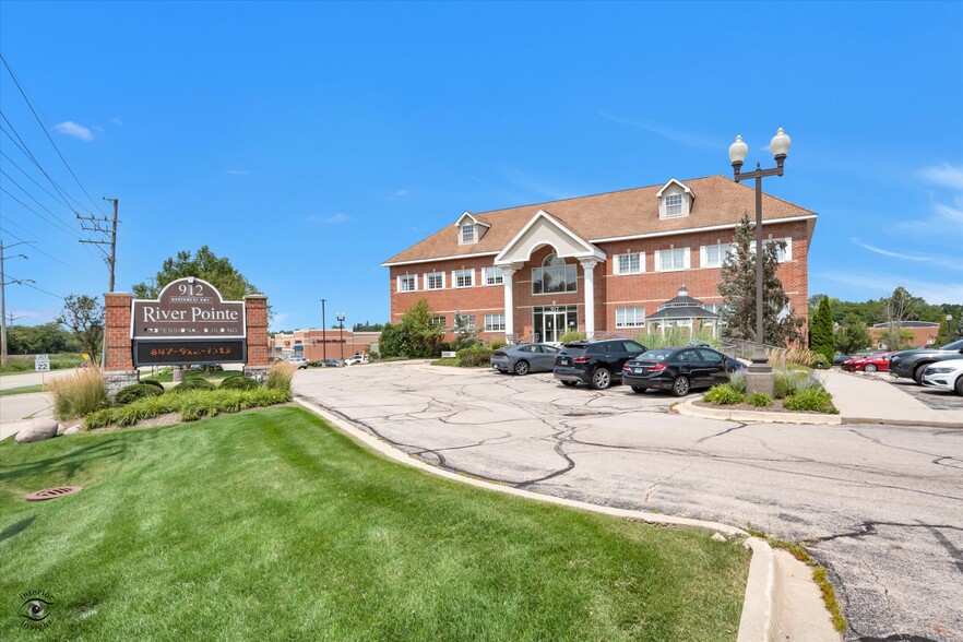 912 Northwest Hwy, Fox River Grove, IL en venta - Foto del edificio - Imagen 1 de 35