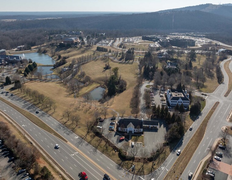 Worrell Drive, Charlottesville, VA en venta - Vista aérea - Imagen 2 de 11