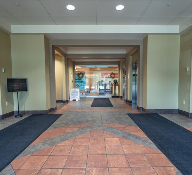 5200 Commerce Crossings Dr, Louisville, KY en alquiler - Lobby - Imagen 2 de 4