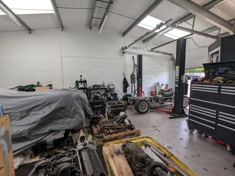 Unit 19, Hurstfold Industrial Estate, Fernhurst, Fernhurst en alquiler - Foto del edificio - Imagen 2 de 4