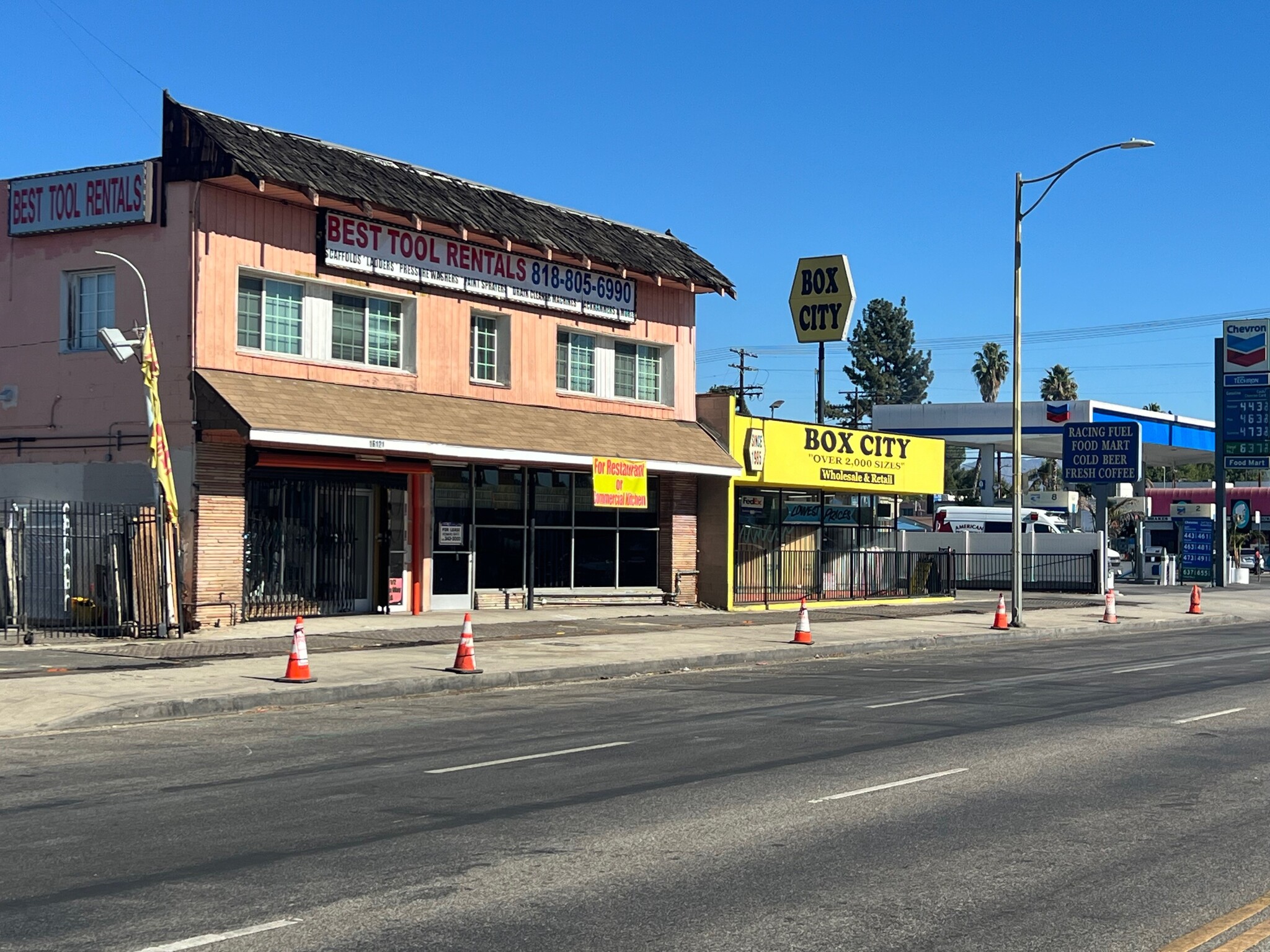 16119 Sherman Way, Van Nuys, CA en alquiler Foto del edificio- Imagen 1 de 3