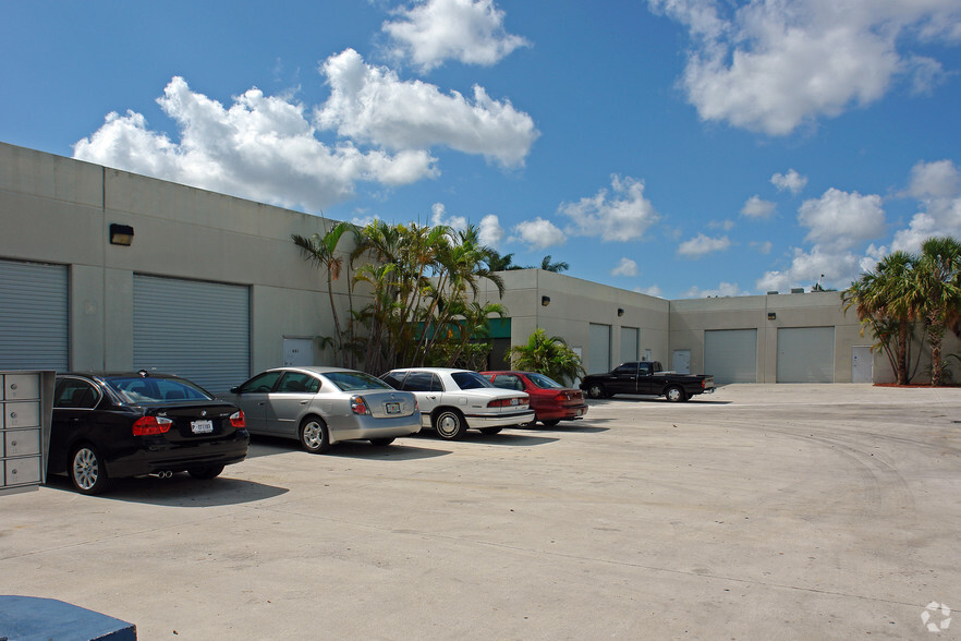 8280 NW 27th St, Miami, FL en alquiler - Foto del edificio - Imagen 3 de 8