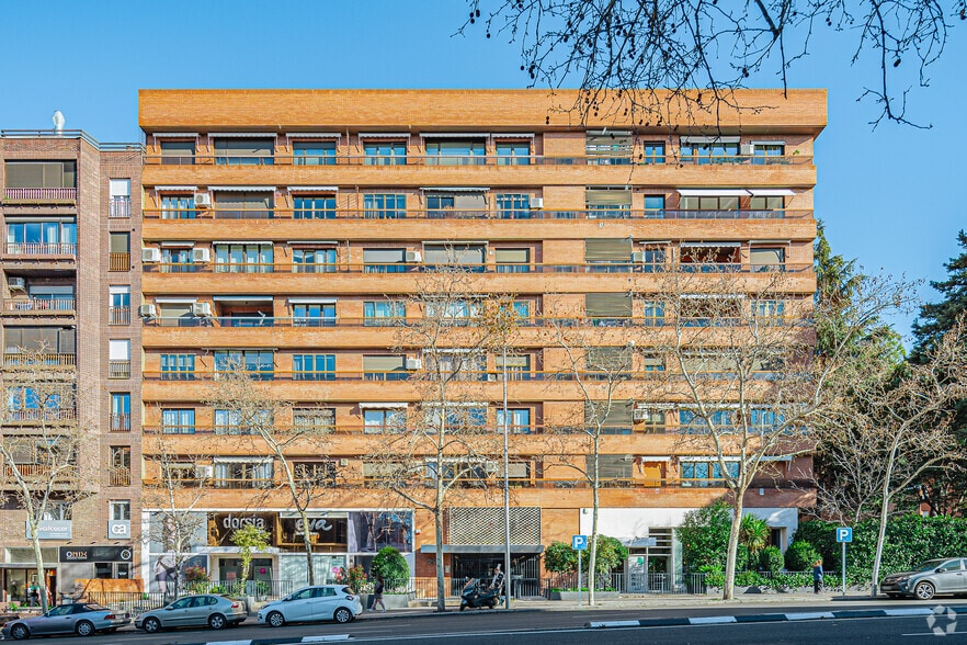 Avenida de Alberto Alcocer, 29, Madrid, Madrid en venta - Foto del edificio - Imagen 2 de 2