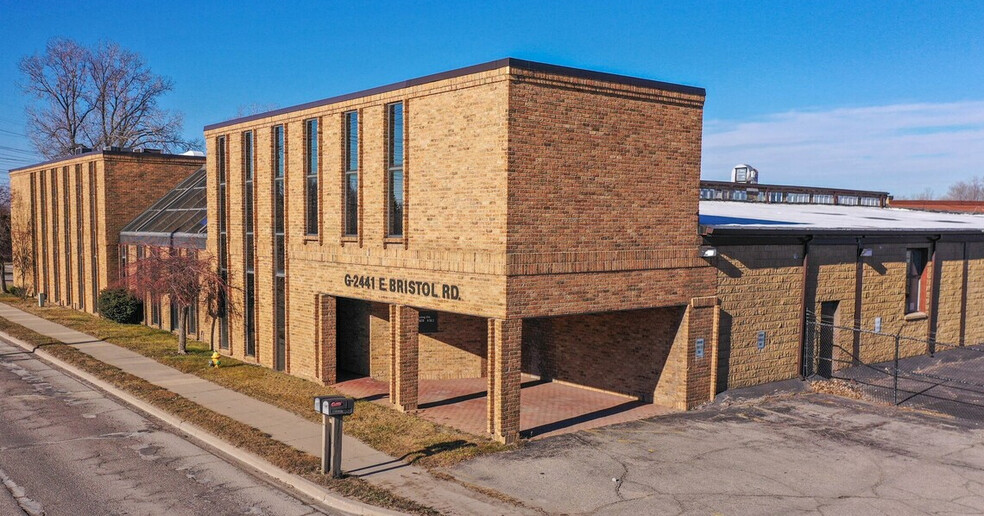 2441 E Bristol Rd, Burton, MI en alquiler - Foto del edificio - Imagen 2 de 19