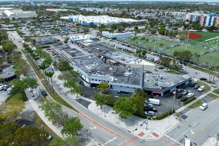 1557 NE 164th St, North Miami Beach, FL en alquiler - Foto del edificio - Imagen 3 de 8