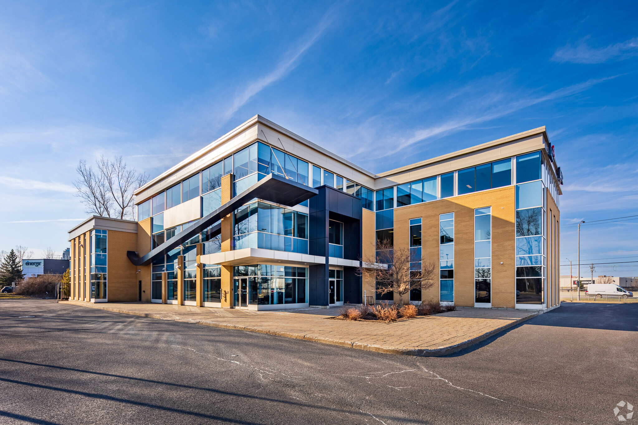 4255 Boul Lapinière, Brossard, QC en alquiler Foto del edificio- Imagen 1 de 21