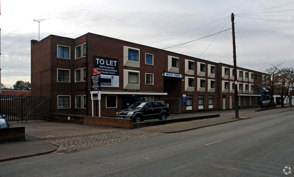211 Torrington Ave, Coventry en venta - Foto del edificio - Imagen 2 de 4