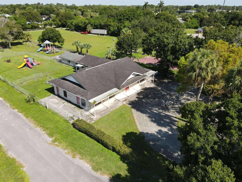 603 S 33rd St, Fort Pierce, FL en venta - Foto principal - Imagen 1 de 1