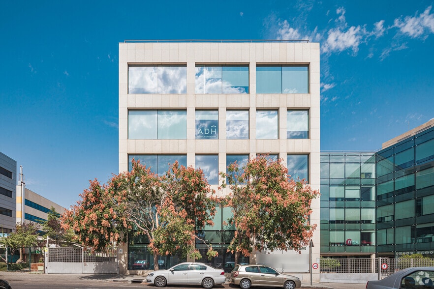 Calle Albasanz, 15 B, Madrid, Madrid en alquiler - Foto del edificio - Imagen 3 de 5