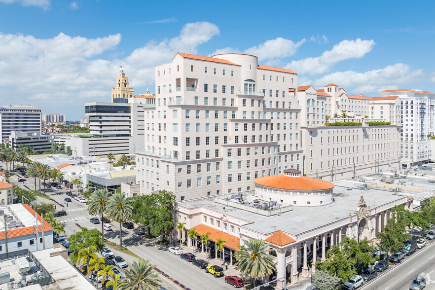 2333 Ponce de Leon Blvd, Coral Gables, FL en alquiler - Foto del edificio - Imagen 2 de 7